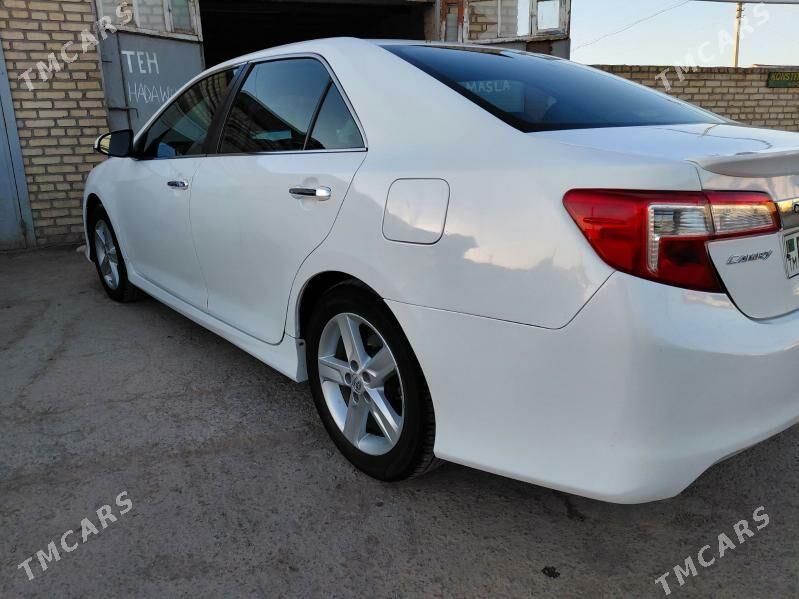 Toyota Camry 2013 - 250 000 TMT - Кёнеургенч - img 4