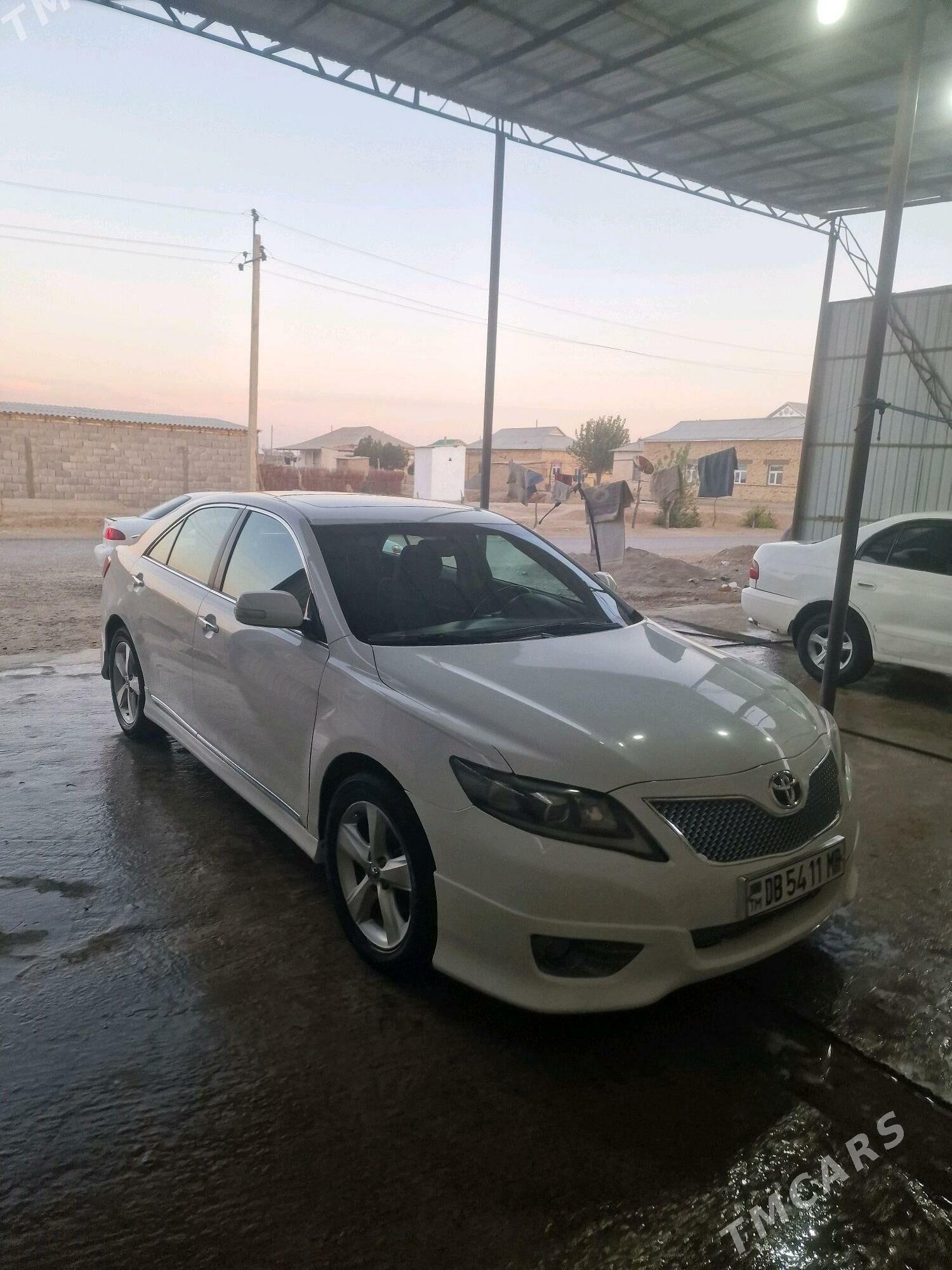 Toyota Camry 2010 - 240 000 TMT - Тагтабазар - img 4