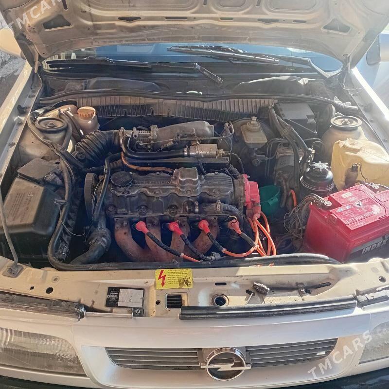 Opel Vectra 1992 - 60 000 TMT - Дянев - img 2