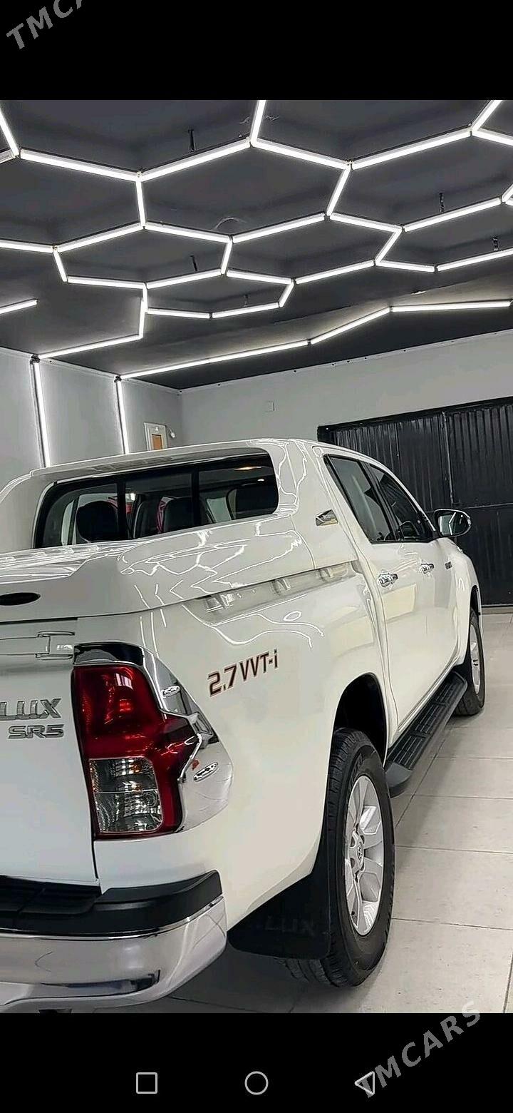Toyota Hilux 2016 - 470 000 TMT - Чарджоу - img 4
