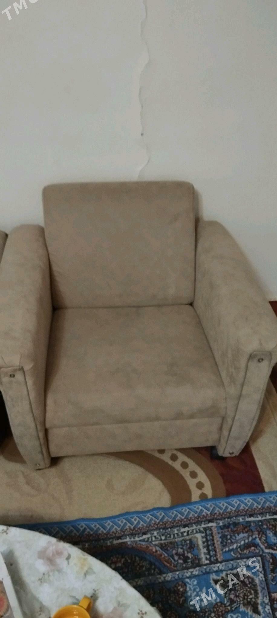 KRESLE. - 30 mkr - img 1