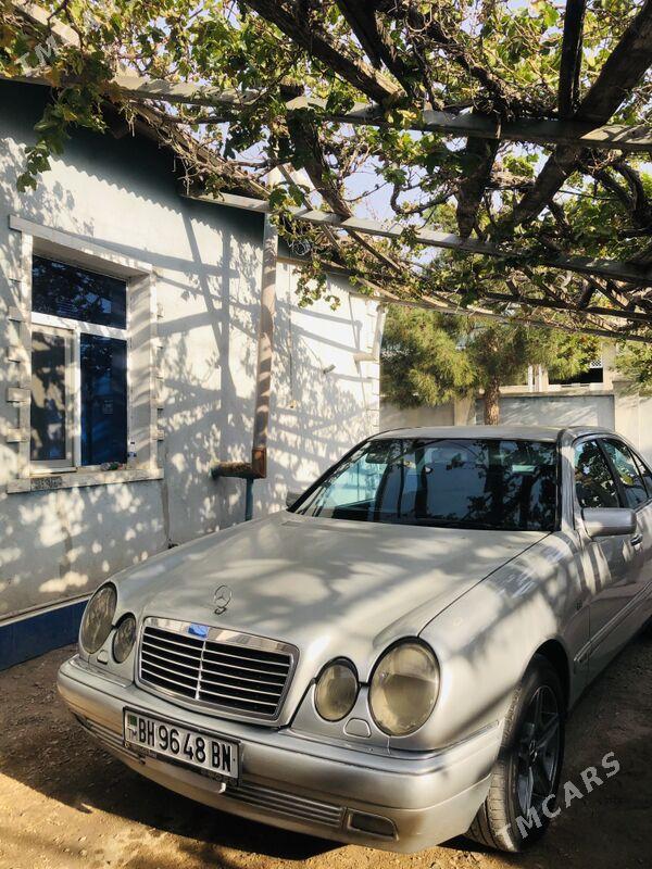 Mercedes-Benz E320 1999 - 50 000 TMT - Balkanabat - img 3