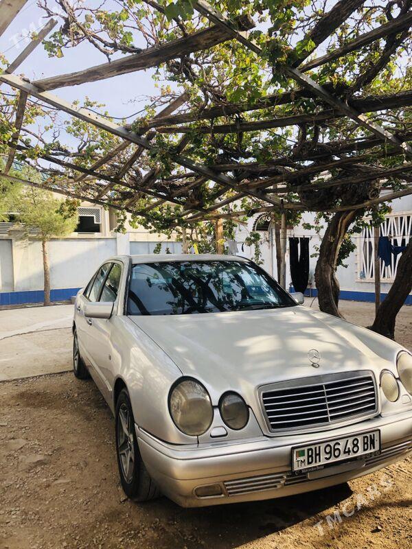 Mercedes-Benz E320 1999 - 50 000 TMT - Balkanabat - img 5
