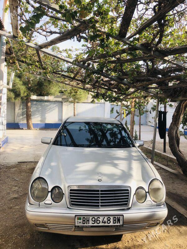 Mercedes-Benz E320 1999 - 50 000 TMT - Balkanabat - img 2