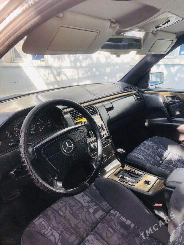 Mercedes-Benz E320 1999 - 50 000 TMT - Balkanabat - img 6