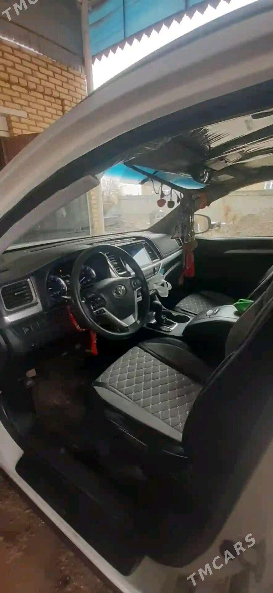 Toyota Highlander 2019 - 370 000 TMT - Мары - img 4