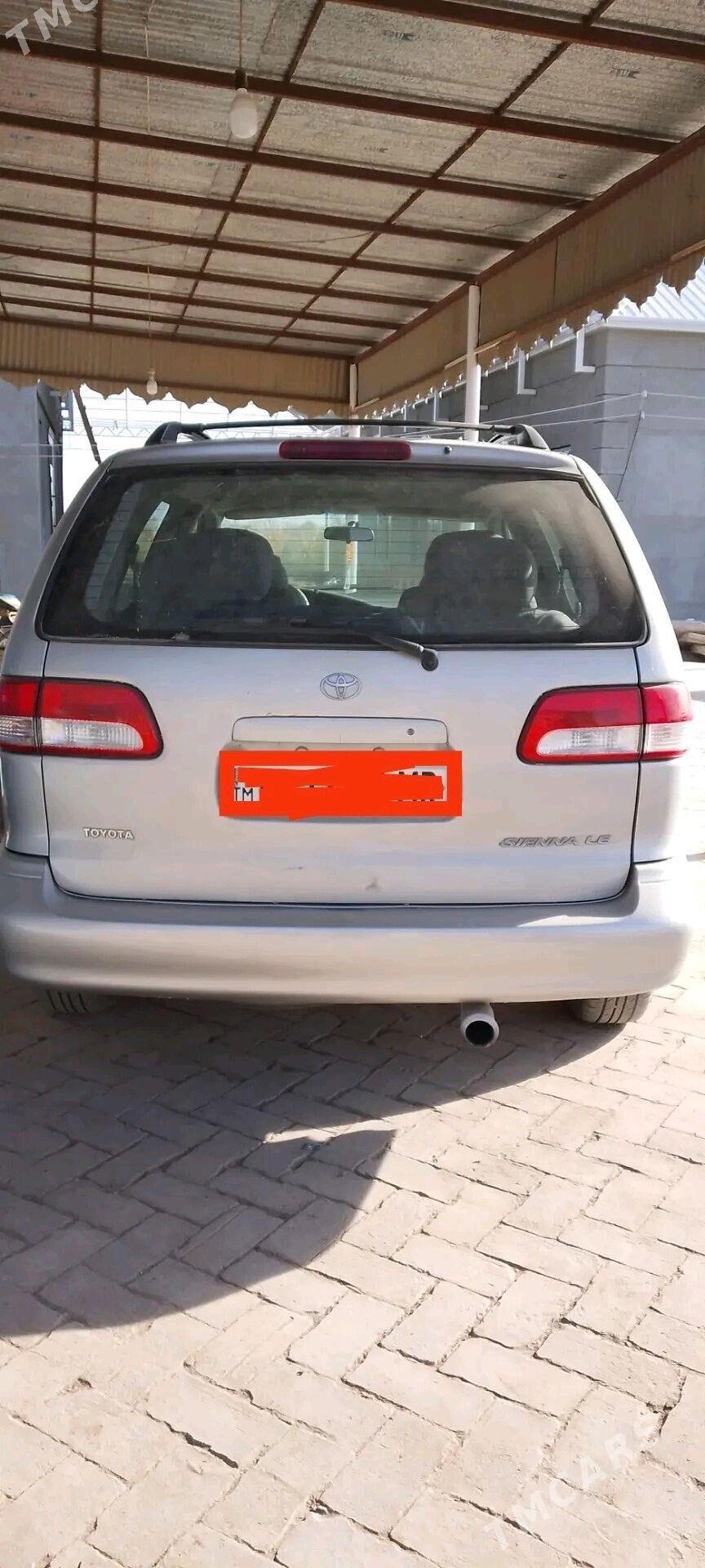 Toyota Sienna 2002 - 195 000 TMT - Байрамали - img 2