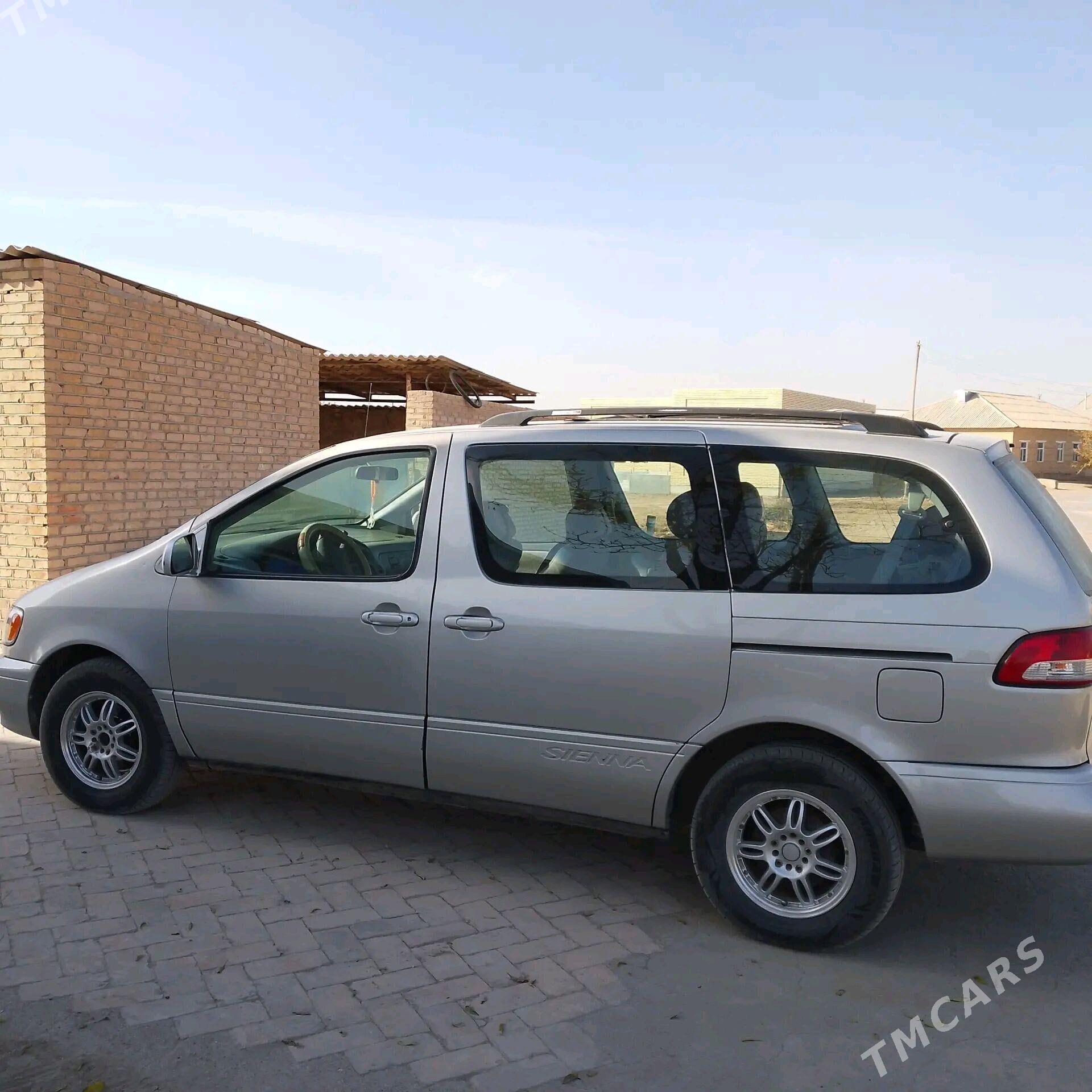 Toyota Sienna 2002 - 195 000 TMT - Байрамали - img 3