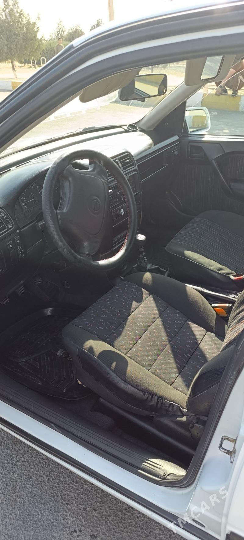 Opel Vectra 1994 - 50 000 TMT - Бахарден - img 6