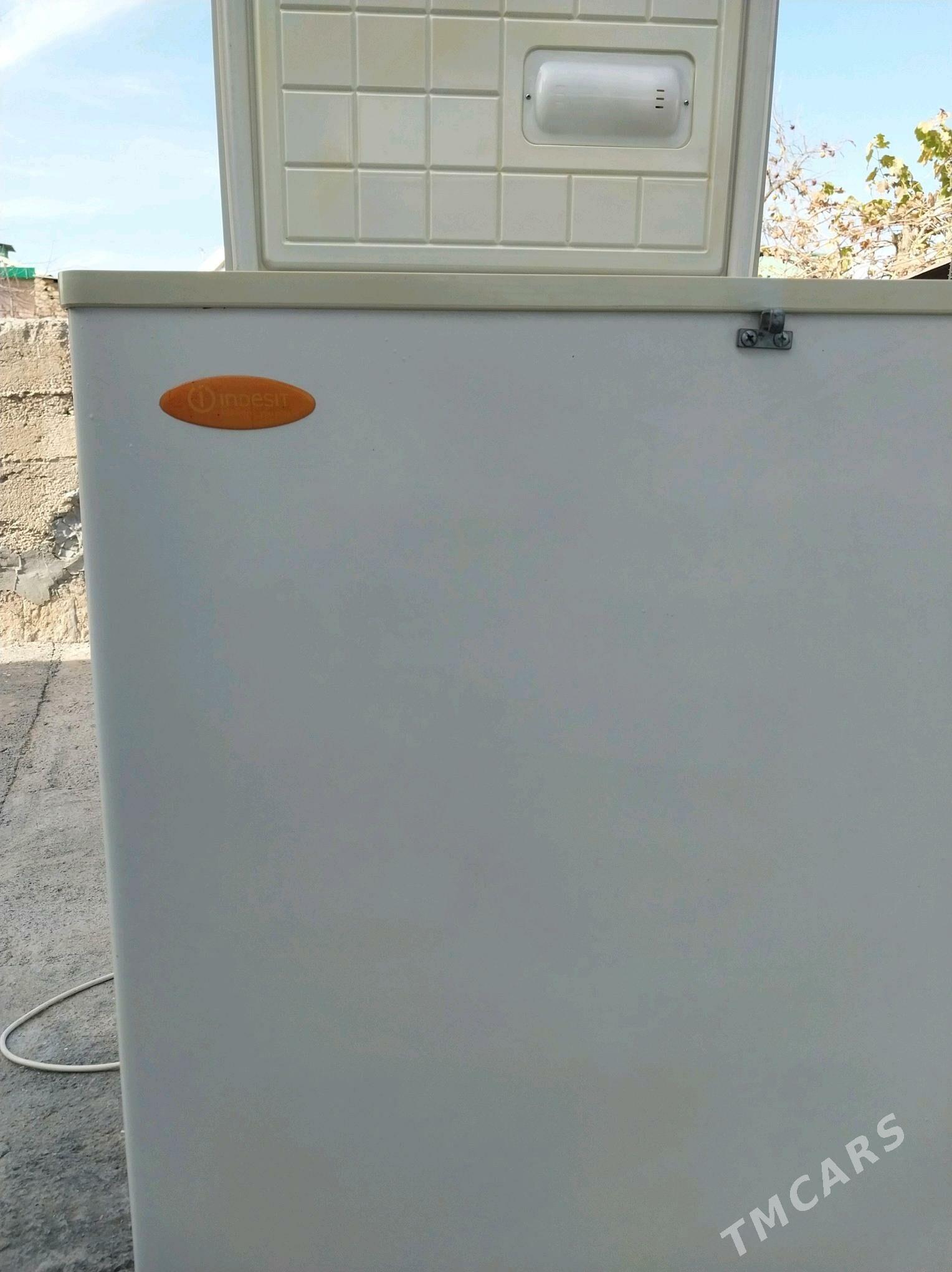 MOROZILNIK KICHI INDESIT - Köşi - img 2