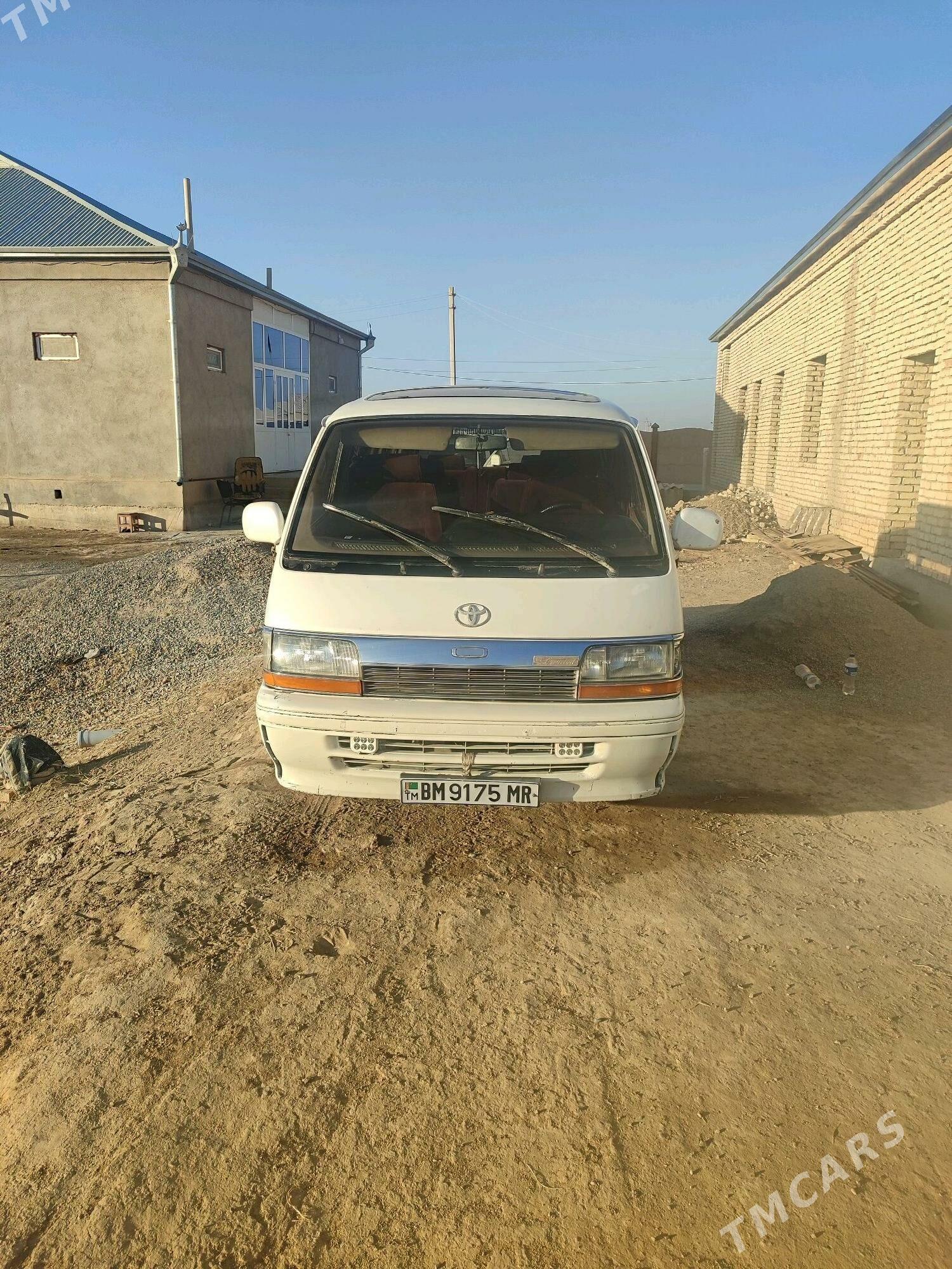 Toyota Hiace 1993 - 70 000 TMT - Мары - img 2