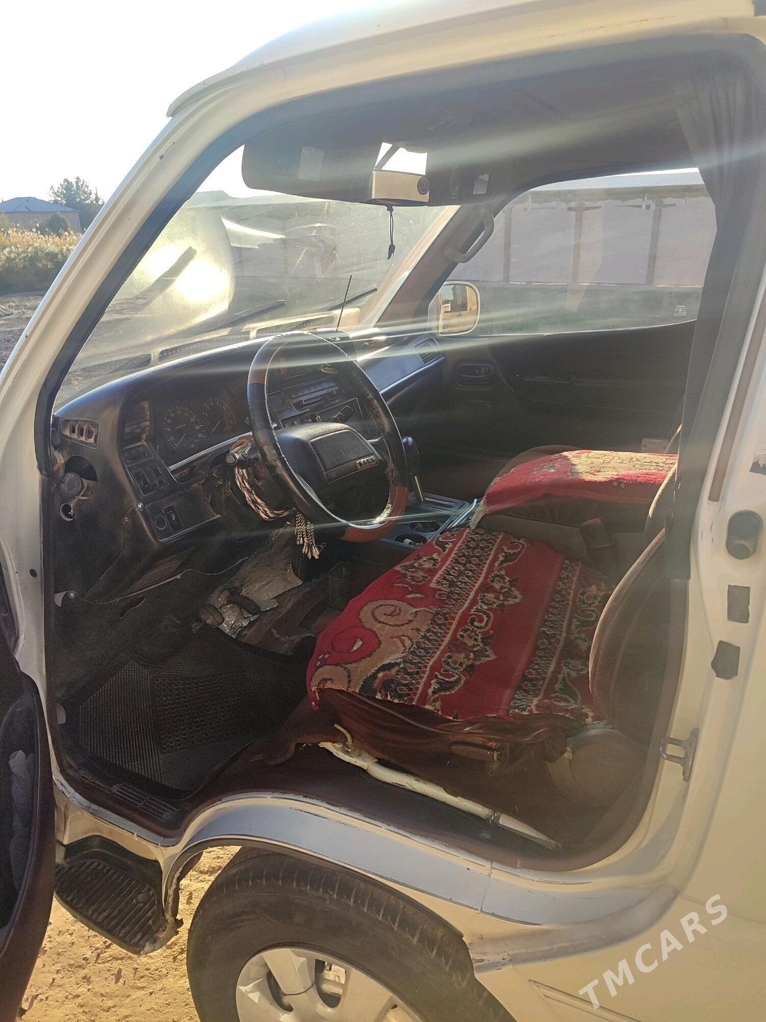 Toyota Hiace 1993 - 70 000 TMT - Мары - img 5
