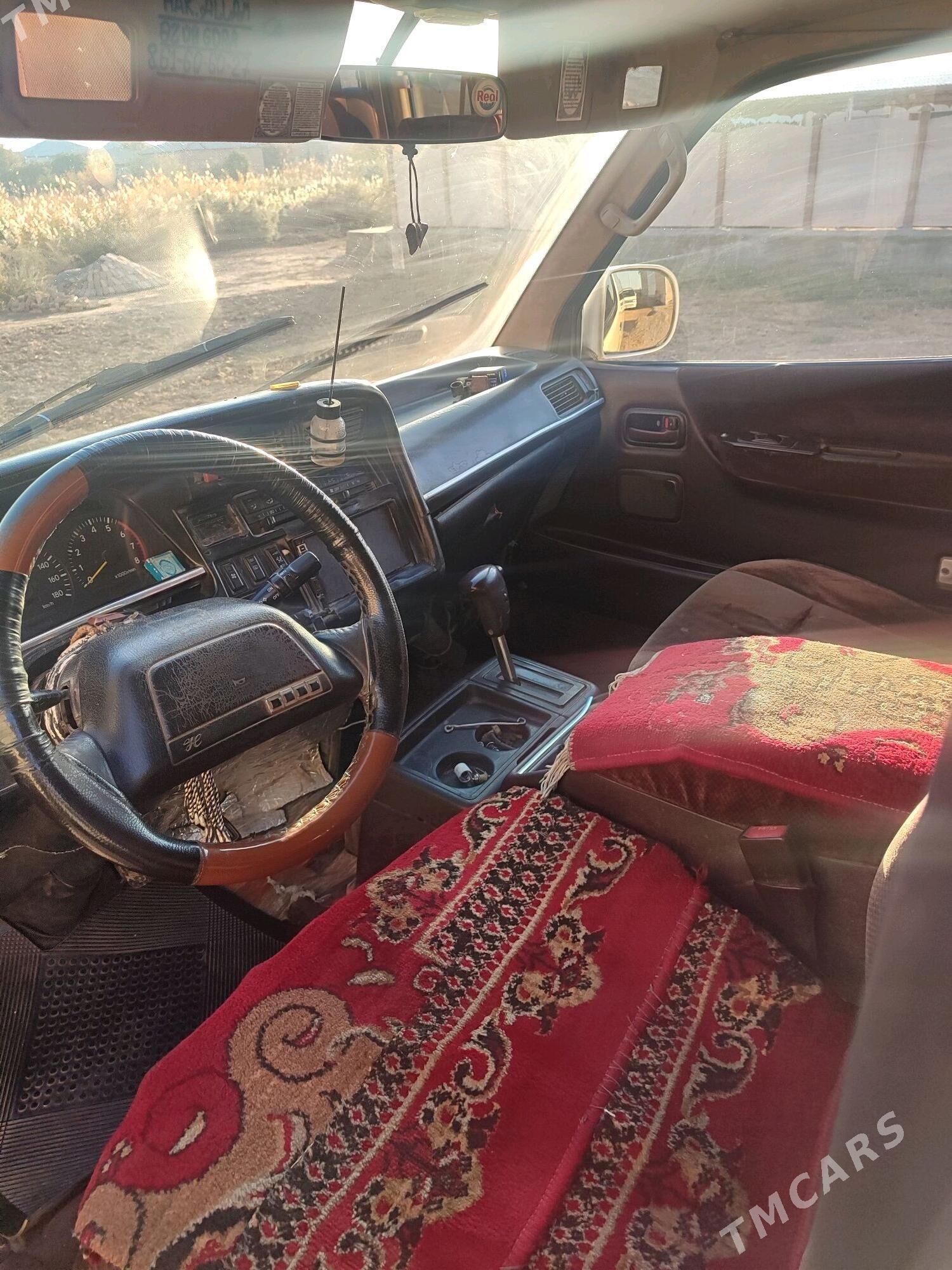 Toyota Hiace 1993 - 70 000 TMT - Мары - img 9