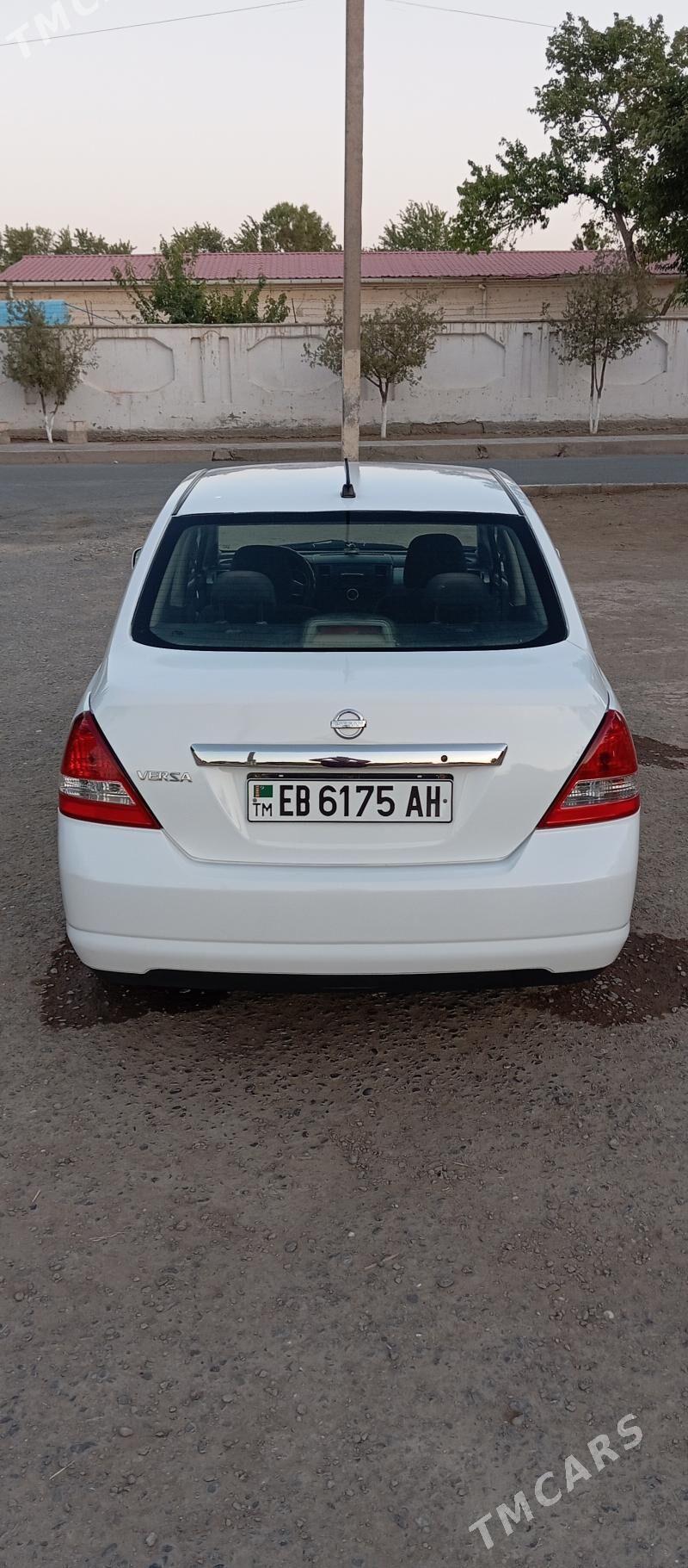 Nissan Versa 2010 - 124 000 TMT - Теджен - img 3