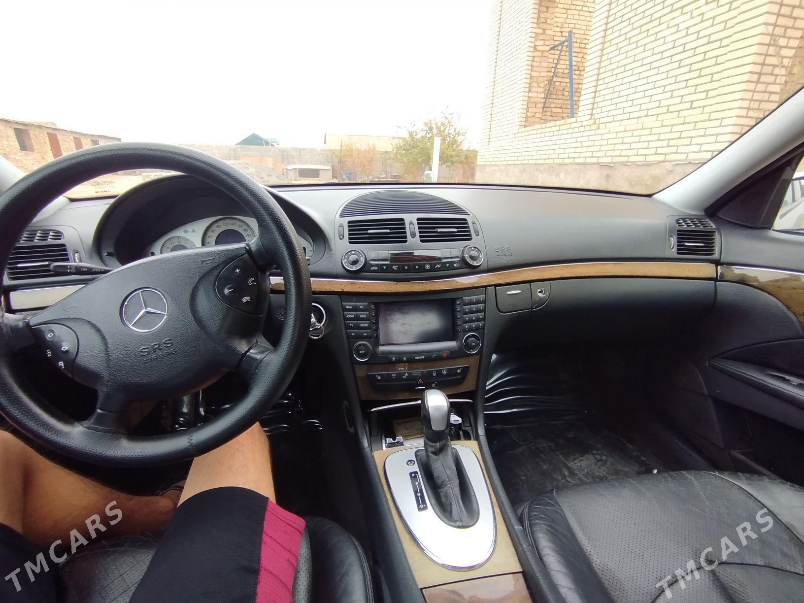 Mercedes-Benz E320 2003 - 170 000 TMT - Gyzylarbat - img 3