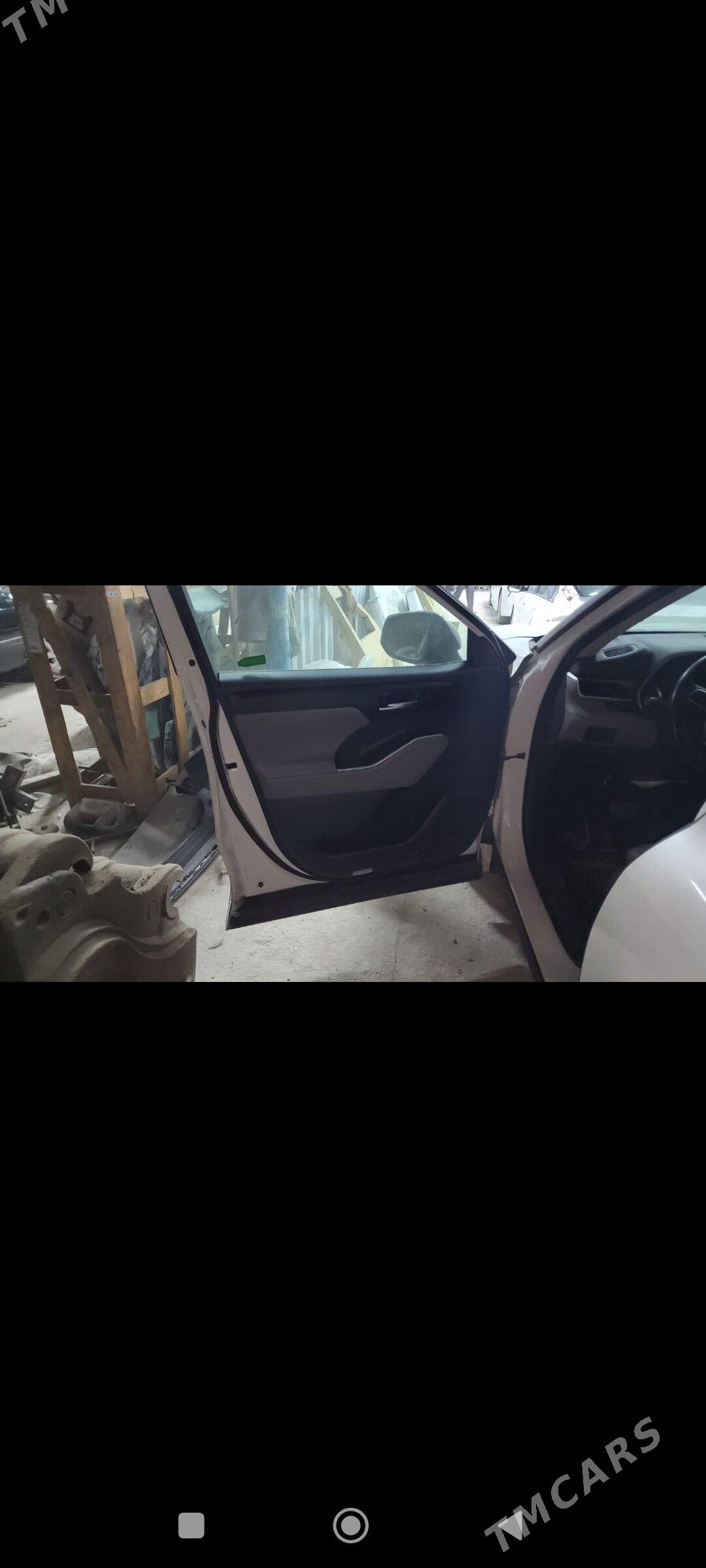 Toyota Highlander 2022 - 555 000 TMT - Мары - img 3