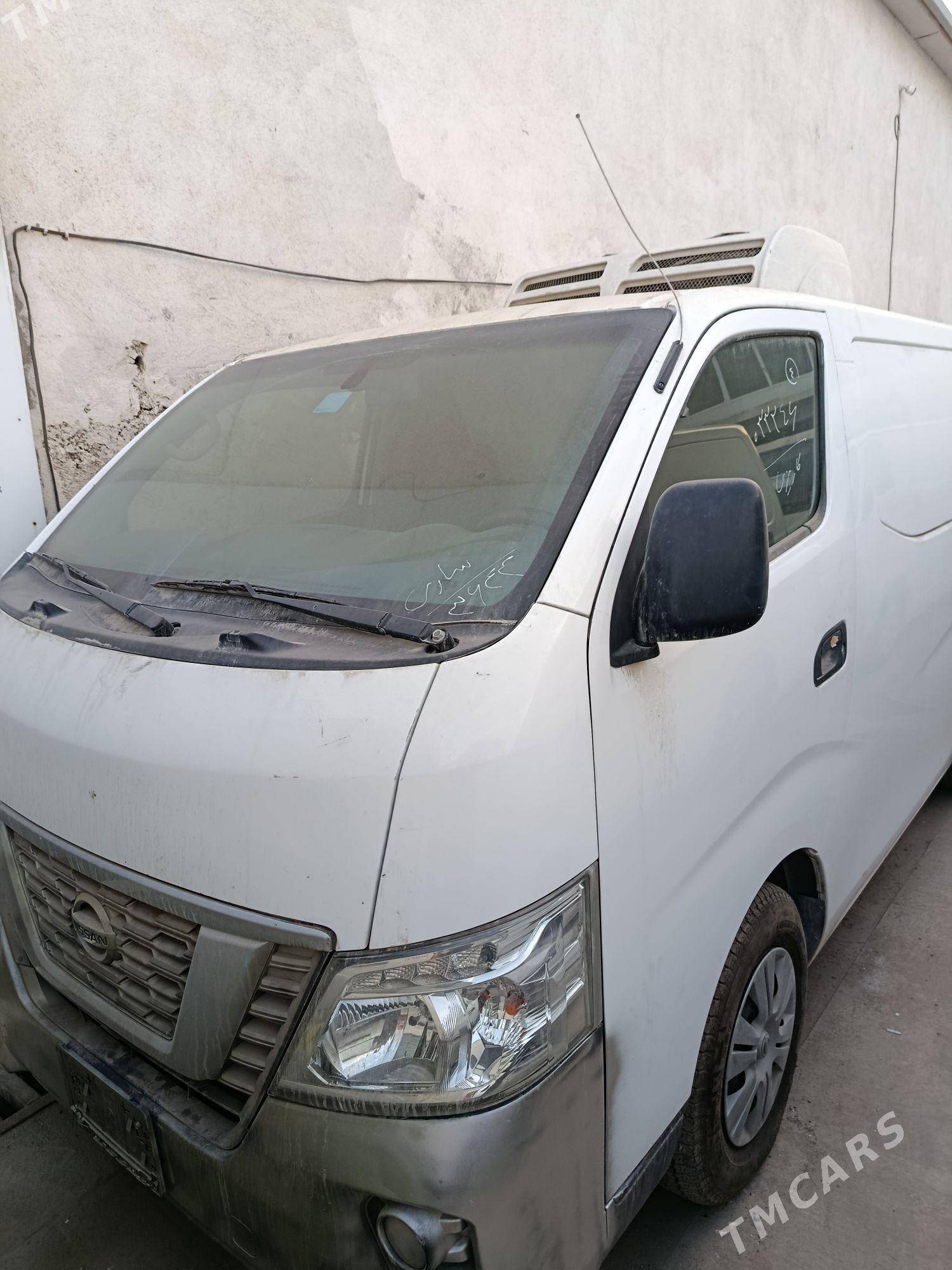 Nissan Urvan 2021 - 330 000 TMT - Мары - img 1