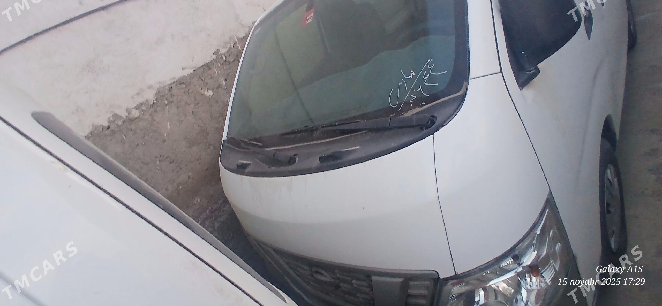 Nissan Urvan 2021 - 330 000 TMT - Мары - img 1