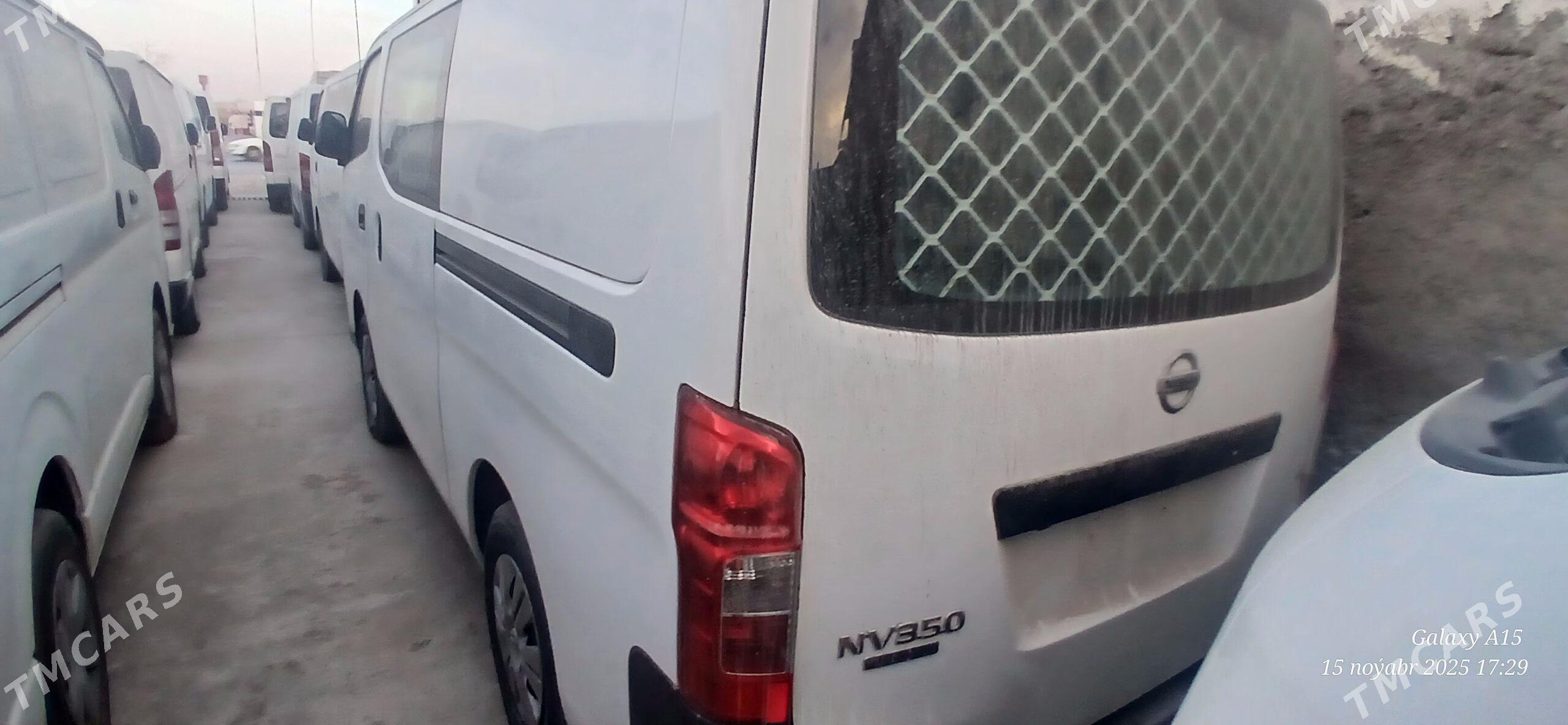 Nissan Urvan 2021 - 330 000 TMT - Мары - img 2