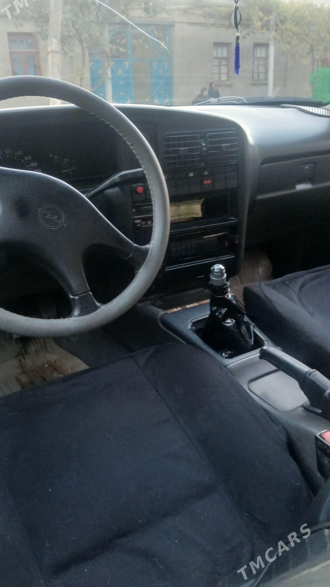 Opel Omega 1992 - 27 000 TMT - Саят - img 3