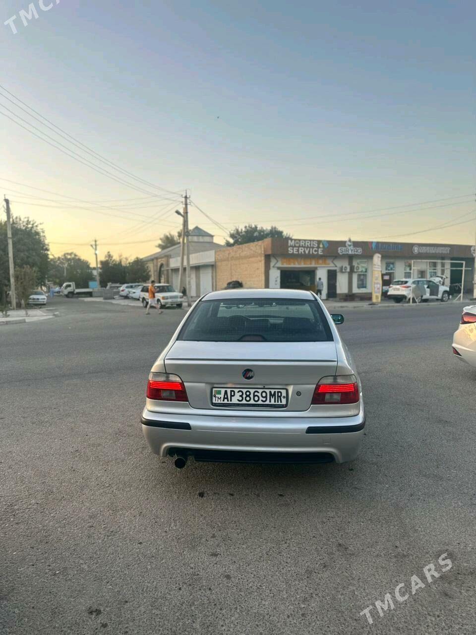 BMW E39 2000 - 150 000 TMT - Türkmenabat - img 2
