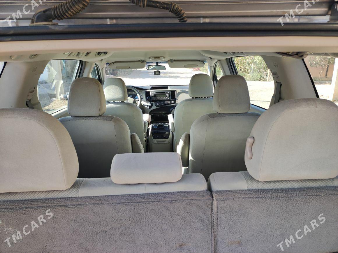 Toyota Sienna 2010 - 280 000 TMT - Дашогуз - img 4