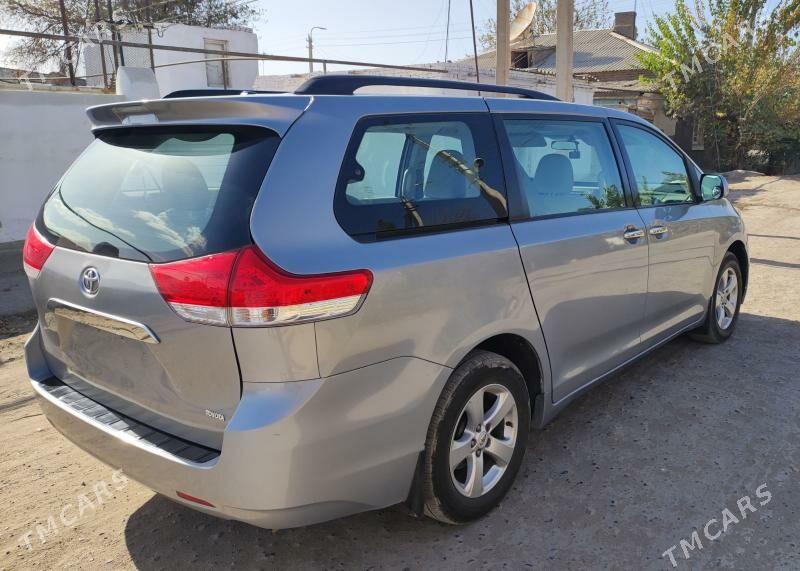 Toyota Sienna 2010 - 280 000 TMT - Дашогуз - img 3