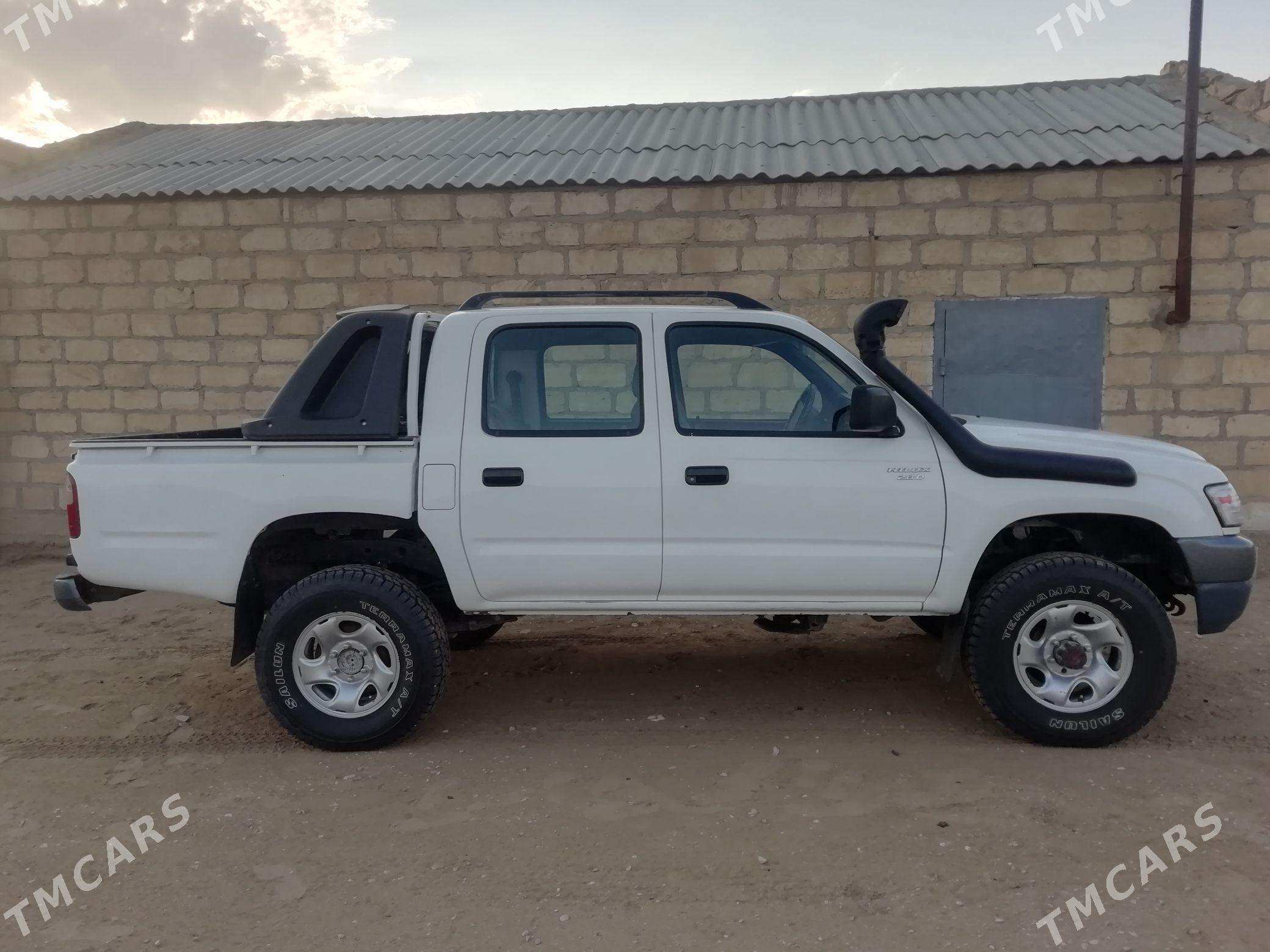 Toyota Hilux 2004 - 165 000 TMT - Гумдаг - img 1