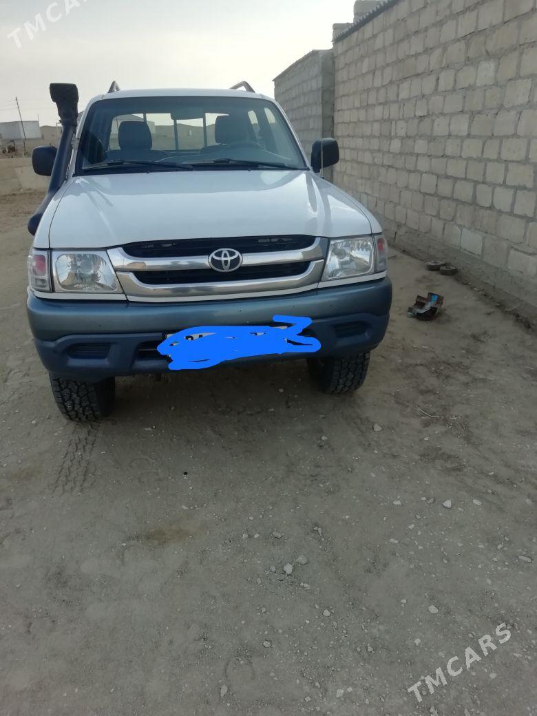 Toyota Hilux 2004 - 165 000 TMT - Гумдаг - img 2