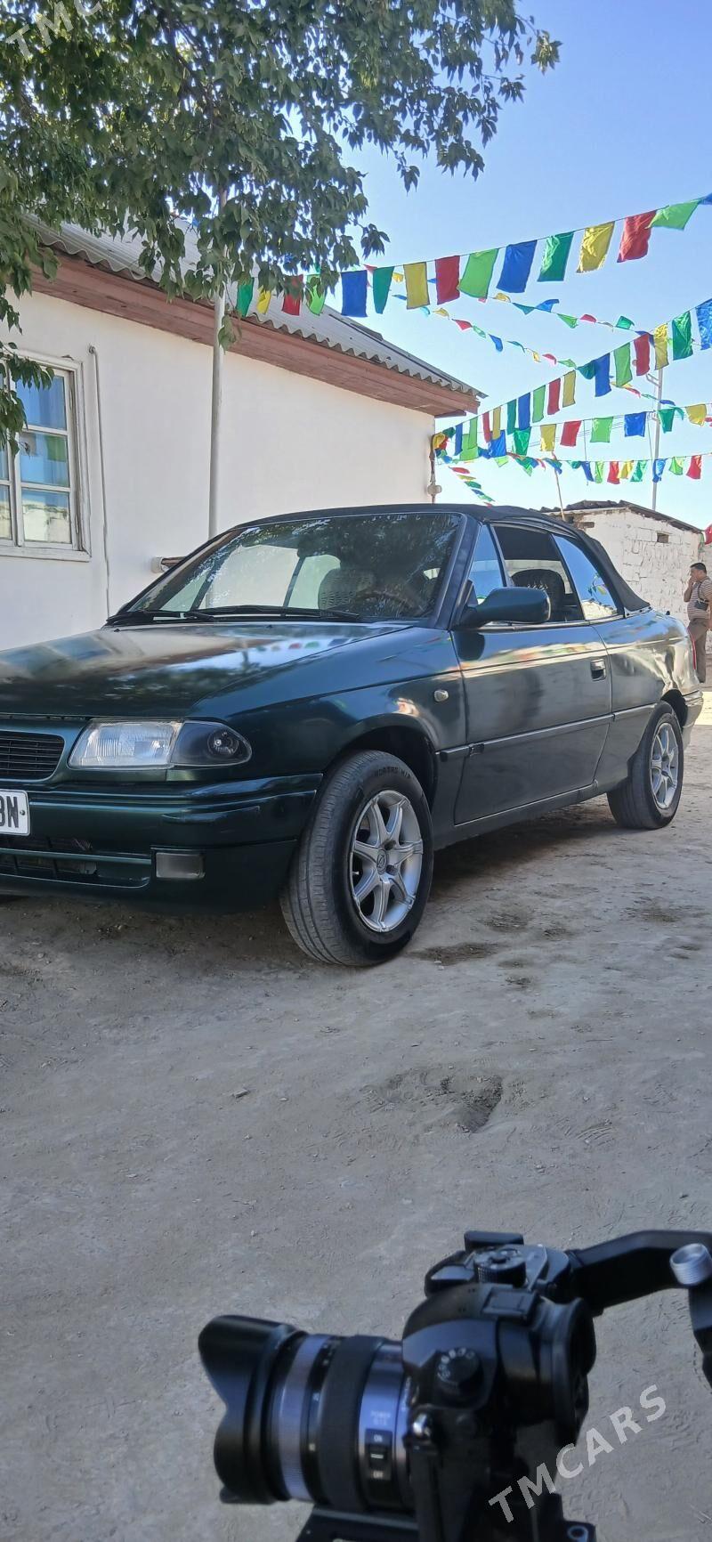 Opel Astra 1996 - 35 000 TMT - Гумдаг - img 3