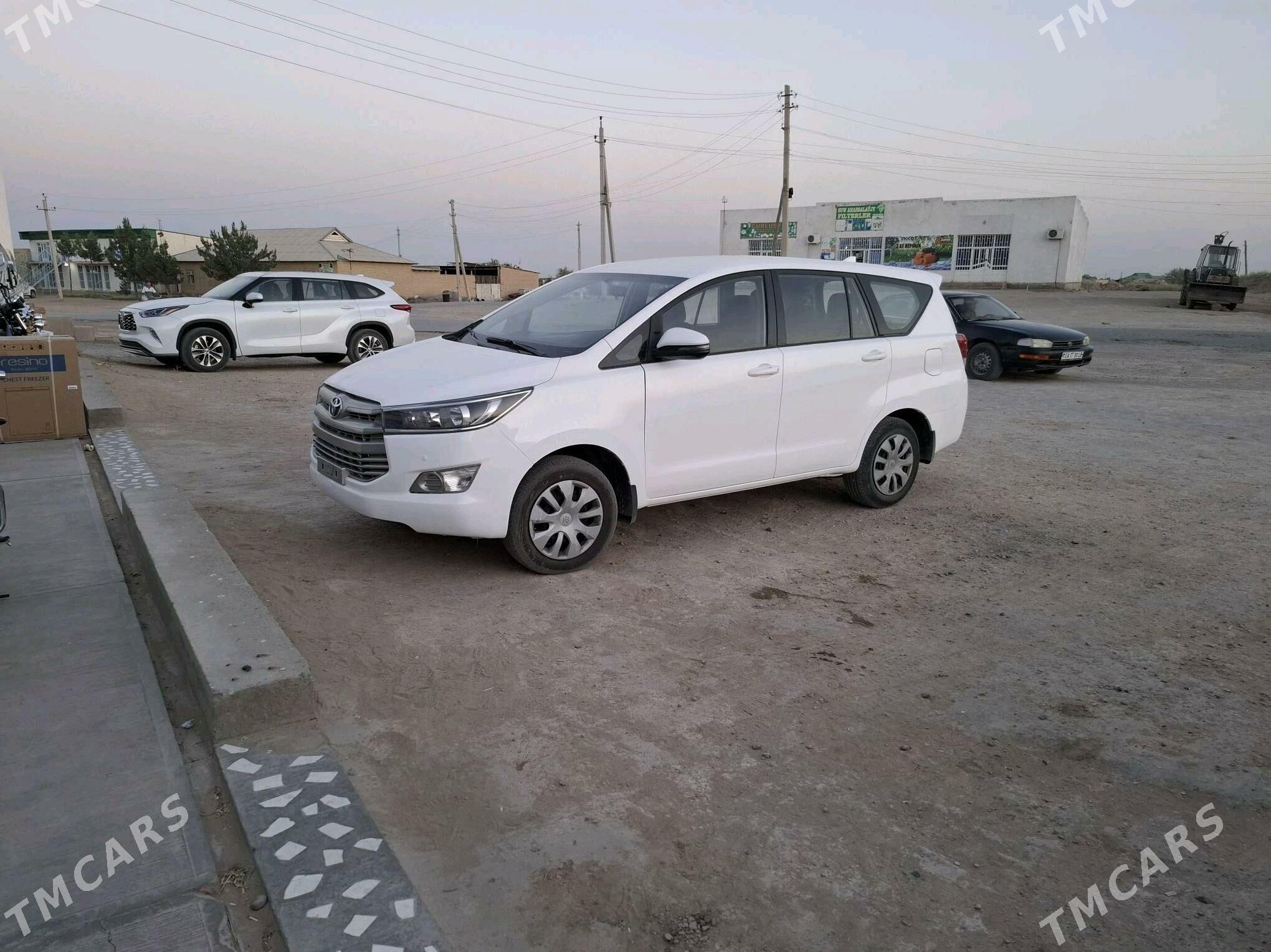 Toyota Innova 2020 - 245 000 TMT - Ходжамбаз - img 2