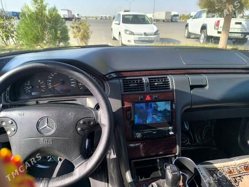Mercedes-Benz E320 2001 - 115 000 TMT - Türkmenbaşy - img 4