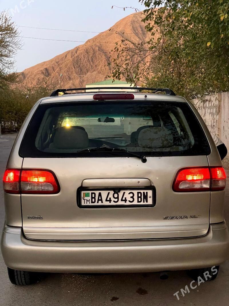 Toyota Sienna 2003 - 170 000 TMT - Balkanabat - img 3