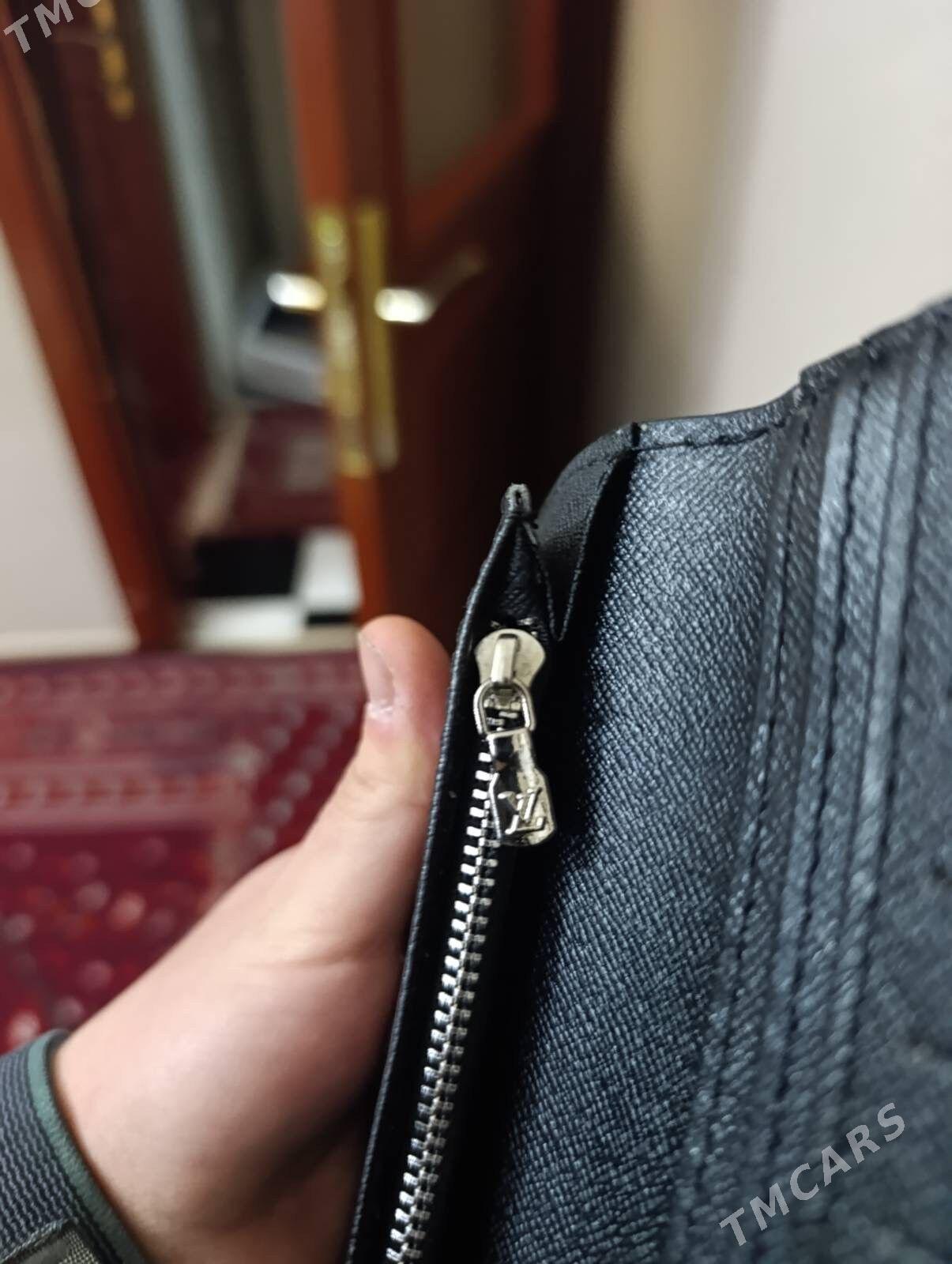 Louis Vuitton - Aşgabat - img 3