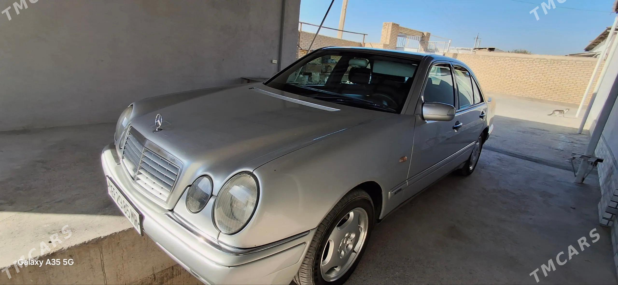 Mercedes-Benz E320 1997 - 110 000 TMT - Mary - img 4