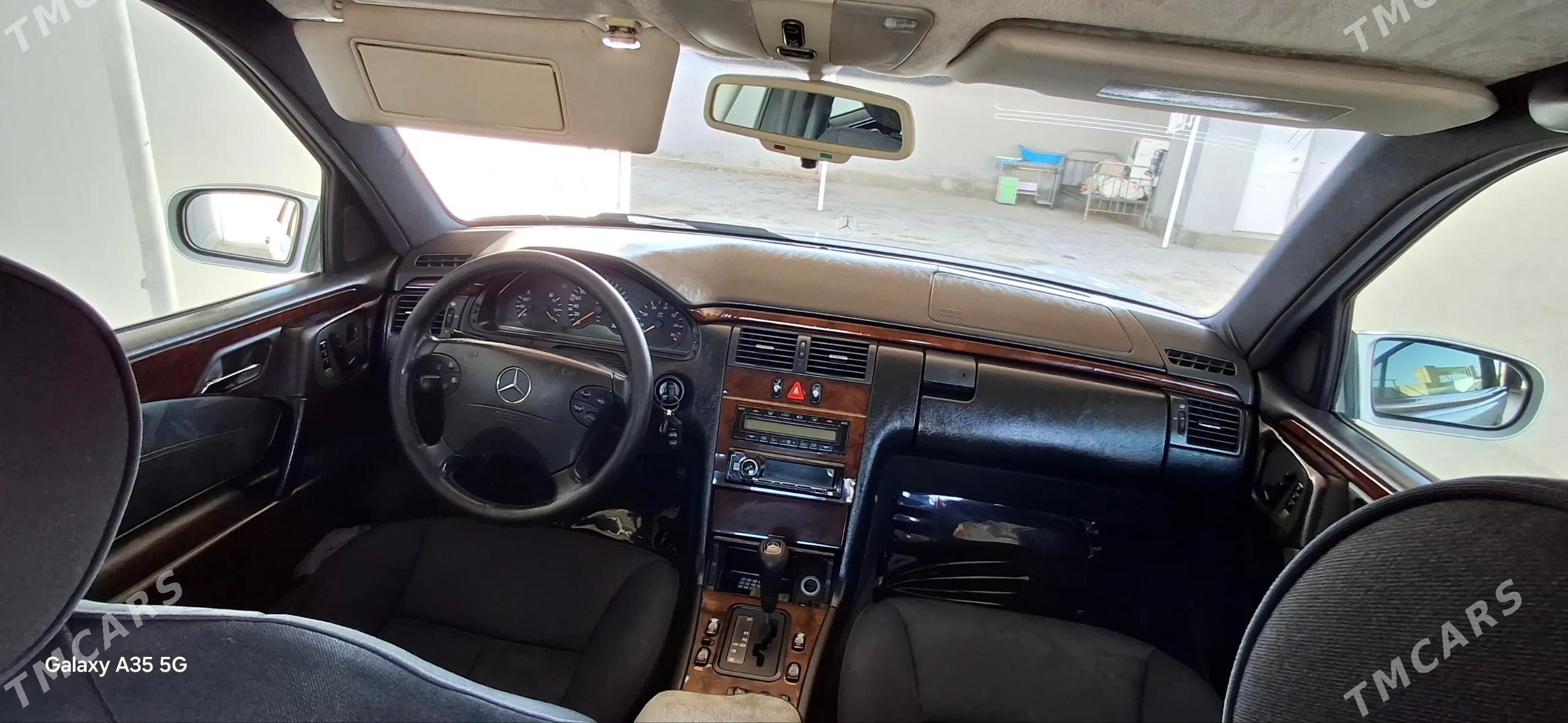 Mercedes-Benz E320 1997 - 110 000 TMT - Mary - img 7