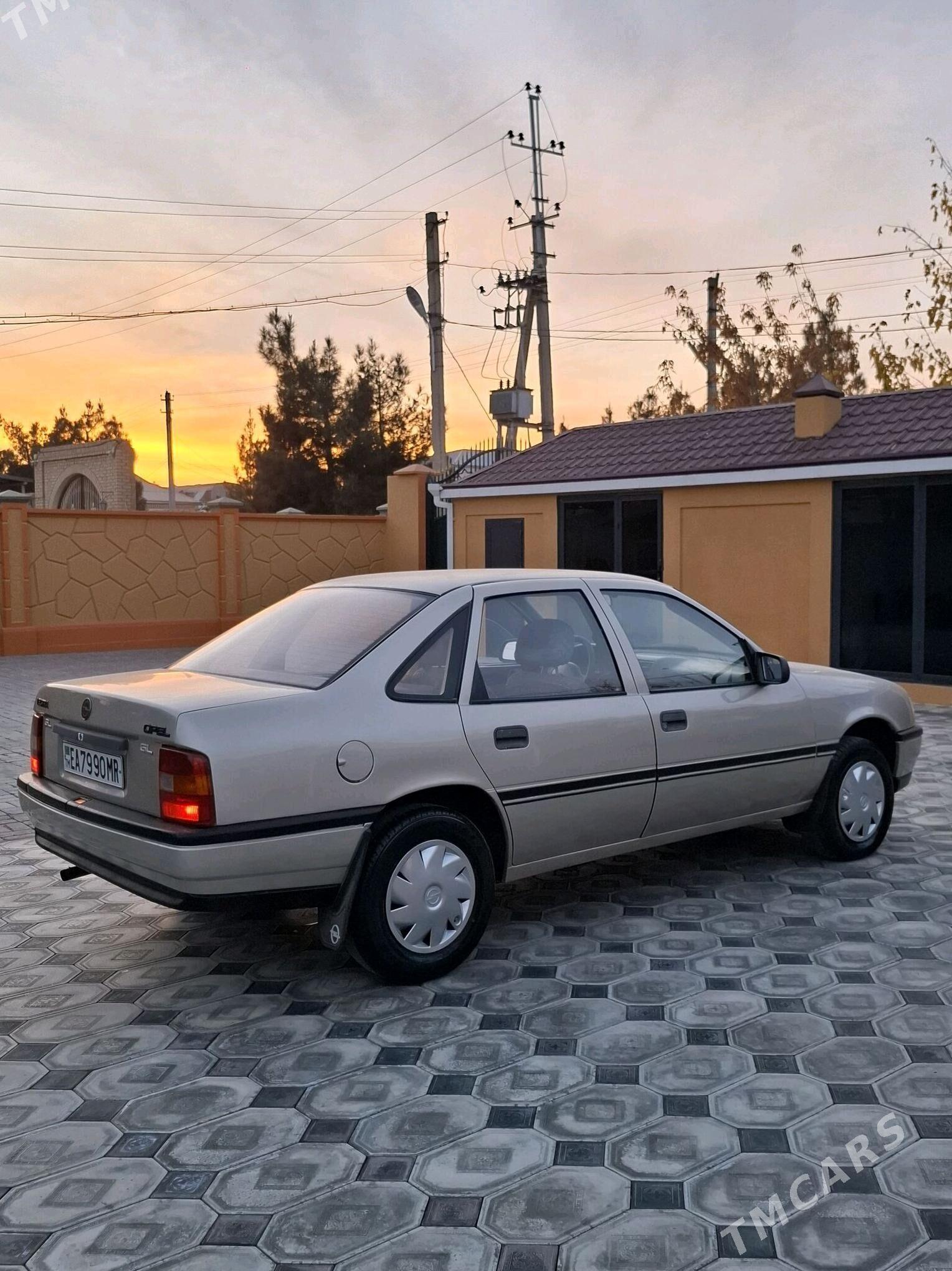 Opel Vectra 1990 - 40 000 TMT - Мары - img 2