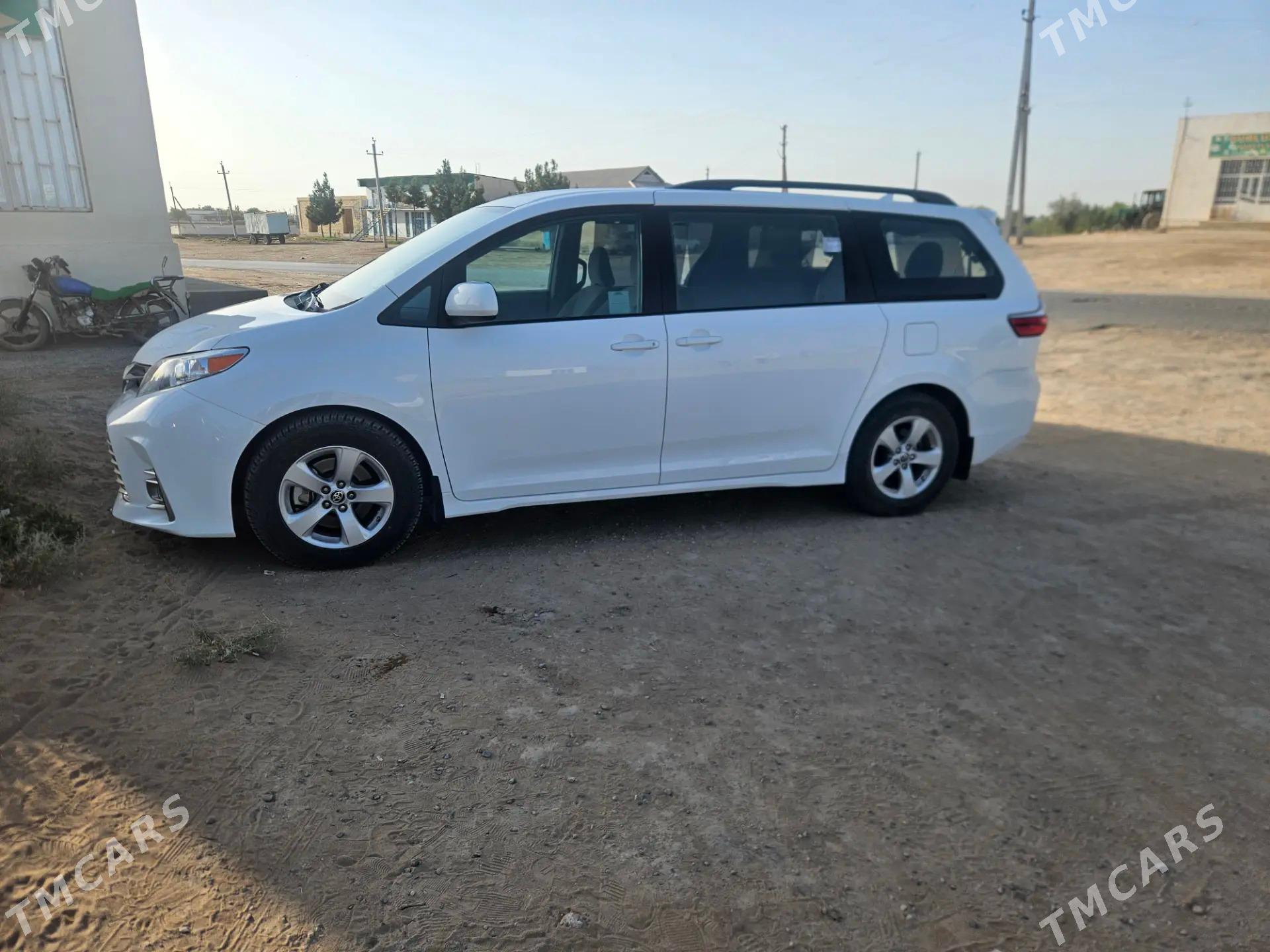 Toyota Sienna 2020 - 520 000 TMT - Ходжамбаз - img 2