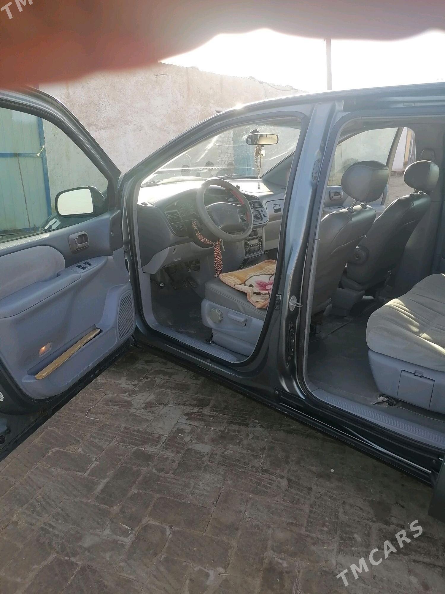 Toyota Sienna 2000 - 150 000 TMT - Garagum etraby - img 5