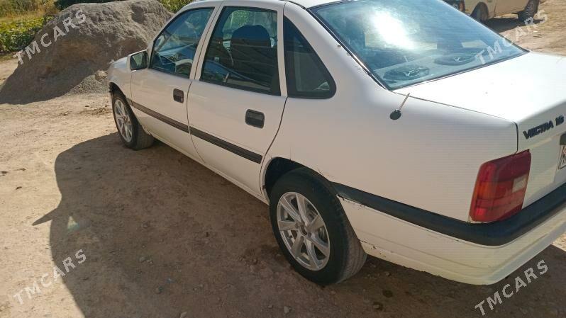 Opel Vectra 1990 - 26 000 TMT - Яшлык - img 4