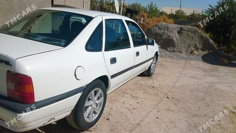 Opel Vectra 1990 - 26 000 TMT - Яшлык - img 3