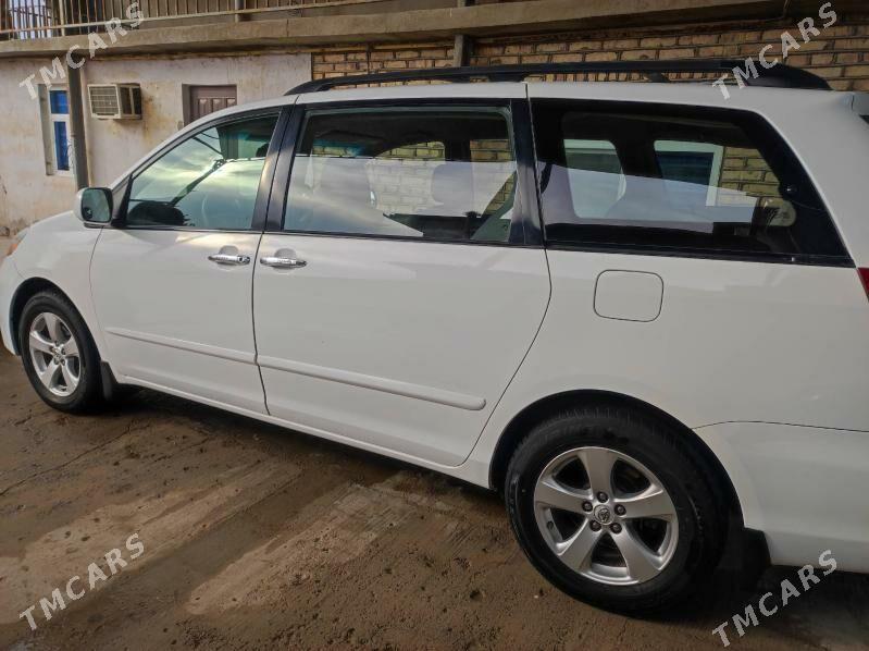 Toyota Sienna 2009 - 250 000 TMT - Kaka - img 2