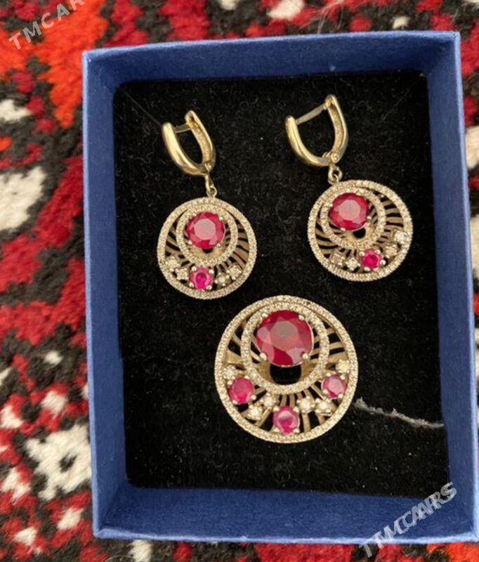 Gyzyl komplekt - Podwoýski köç. (Bitarap Türkmenistan şaýoly) - img 1