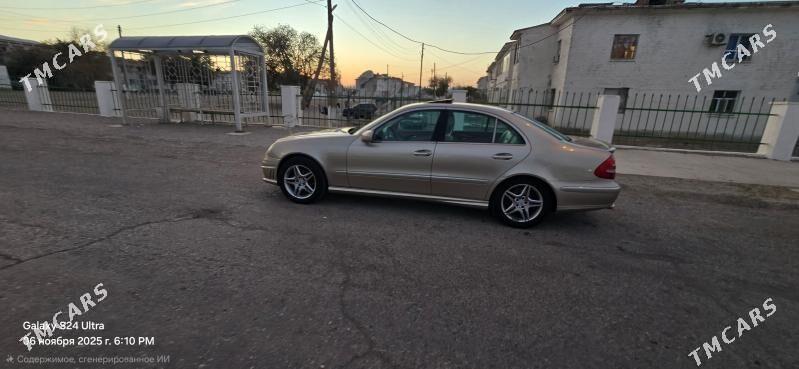 Mercedes-Benz E320 2004 - 150 000 TMT - Gyzylarbat - img 10