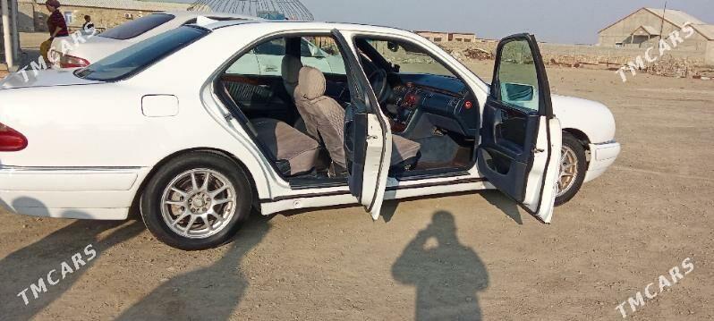 Mercedes-Benz C320 1996 - 70 000 TMT - Берекет - img 1