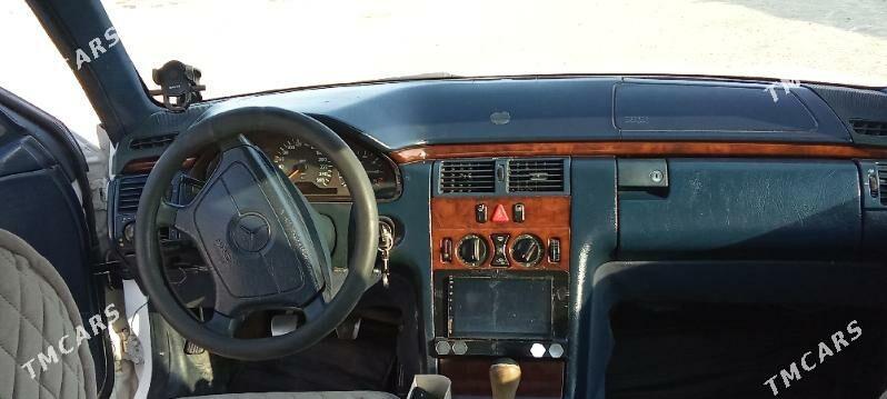 Mercedes-Benz C320 1996 - 70 000 TMT - Берекет - img 3