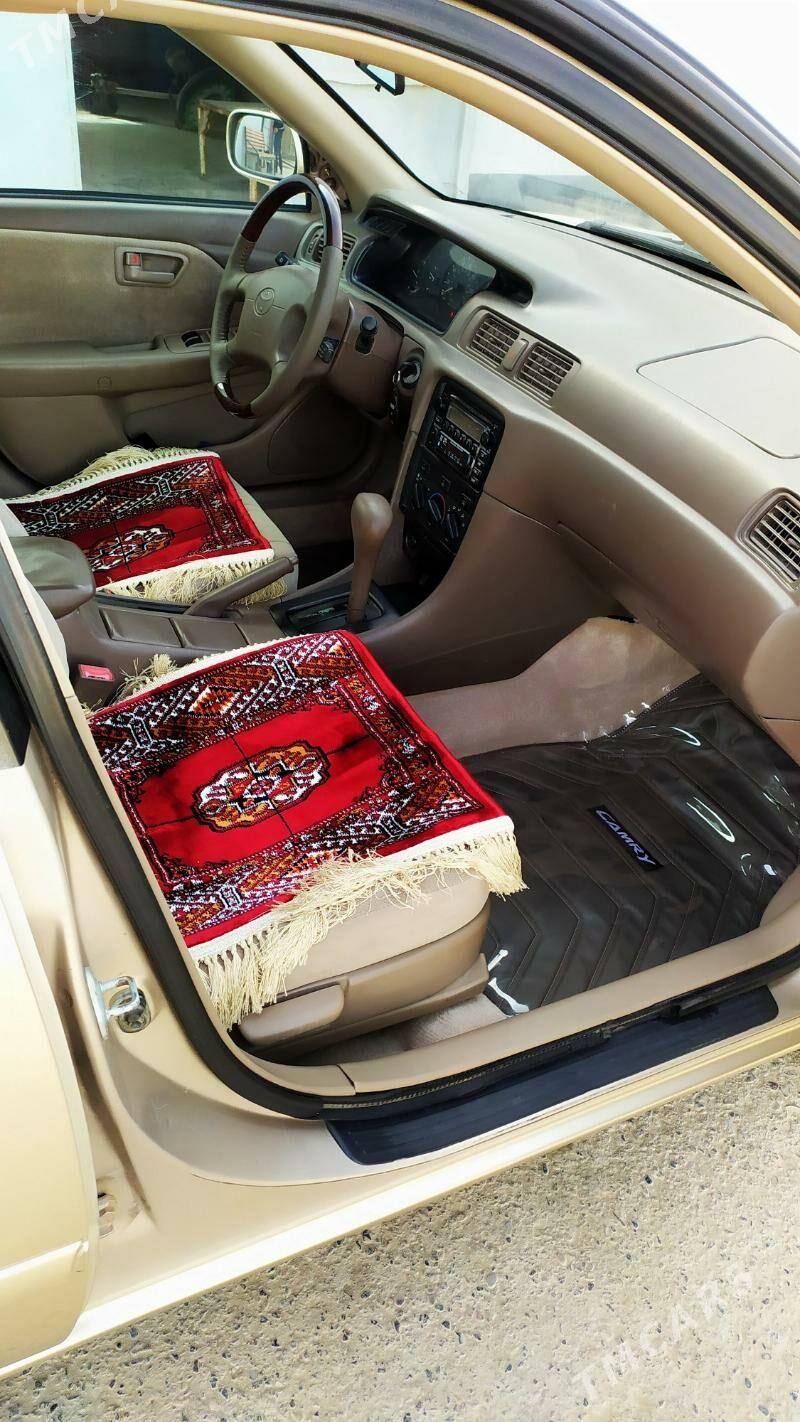 Toyota Camry 2000 - 138 000 TMT - Теджен - img 4