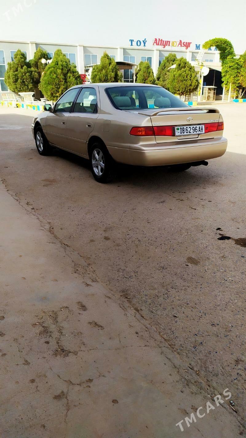 Toyota Camry 2000 - 138 000 TMT - Теджен - img 9