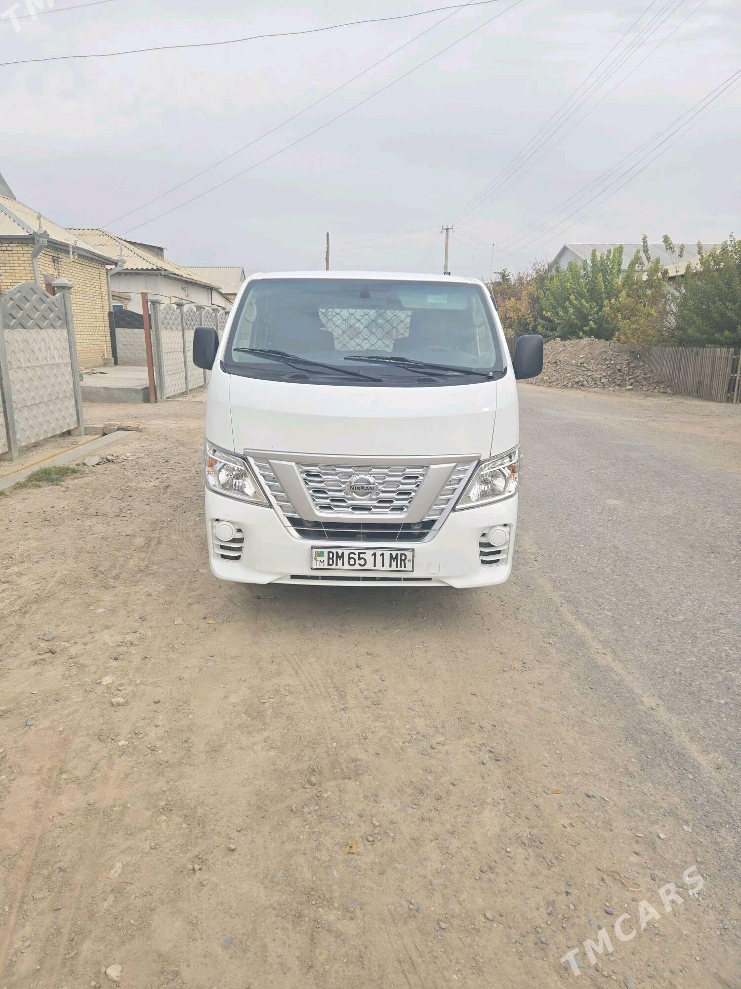 Nissan Urvan 2019 - 300 000 TMT - Сакарчага - img 1