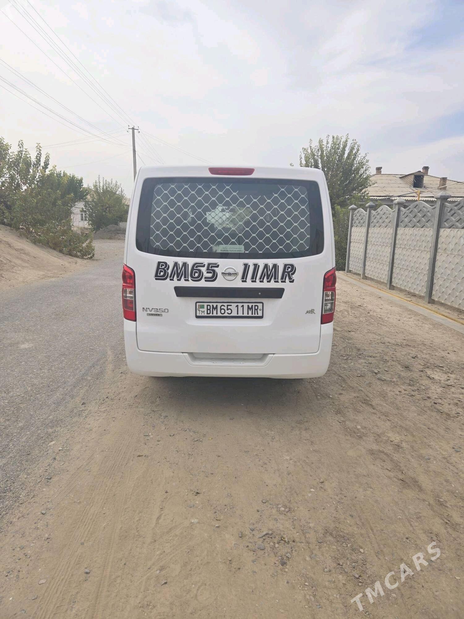 Nissan Urvan 2019 - 300 000 TMT - Сакарчага - img 2